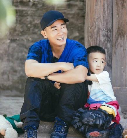 jasper就读香港知名的私立贵族国际学校一年学费就13万