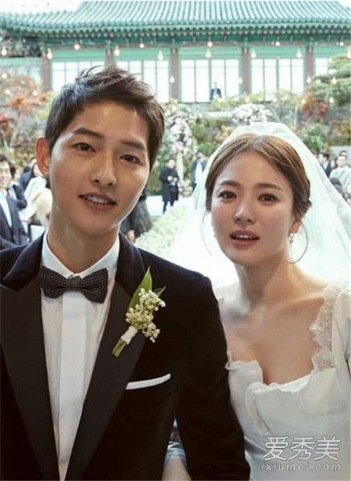 宋仲基宋慧乔婚纱婚礼照曝光 乔妹超大婚戒抢镜