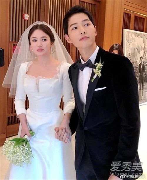宋仲基宋慧乔婚纱婚礼照曝光 乔妹超大婚戒抢镜