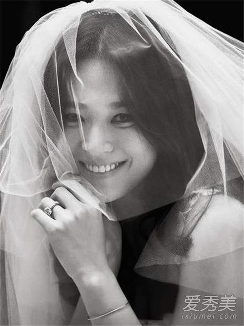 宋仲基宋慧乔婚纱婚礼照曝光 乔妹超大婚戒抢镜
