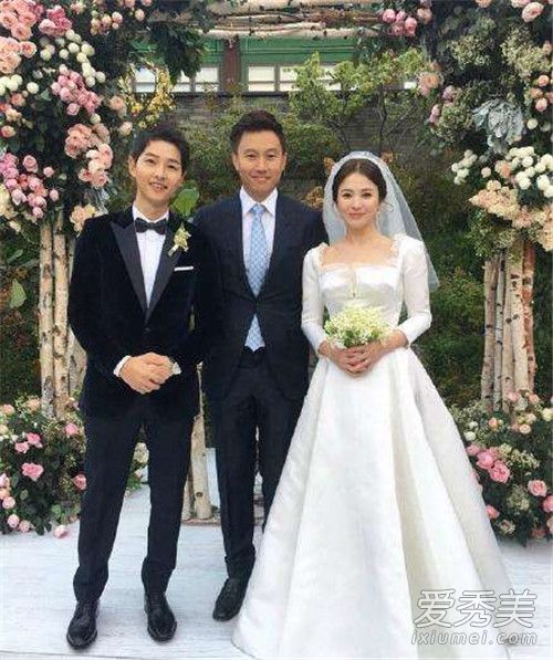 宋仲基宋慧乔婚纱婚礼照曝光 乔妹超大婚戒抢镜