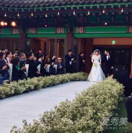 碎乐直播偷拍宋仲基宋慧乔婚礼 这次又靠章子怡赚了不少钱