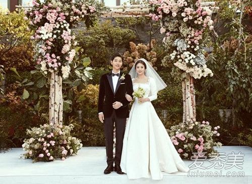 碎乐直播偷拍宋仲基宋慧乔婚礼 这次又靠章子怡赚了不少钱