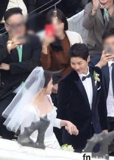 宋慧乔婚纱是什么样子 宋慧乔穿婚纱图片