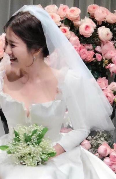 宋慧乔婚纱是什么样子 宋慧乔穿婚纱图片