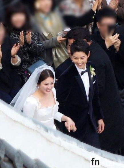 宋慧乔婚纱是什么样子 宋慧乔穿婚纱图片