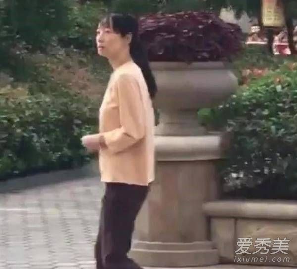 袁泉马伊琍合体拍杂志封面曝光 穿同款衣服pk谁更胜一筹