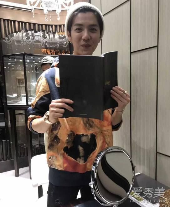 鹿晗深夜买钻戒要求婚关晓彤是真的吗 关晓彤真的怀孕了吗