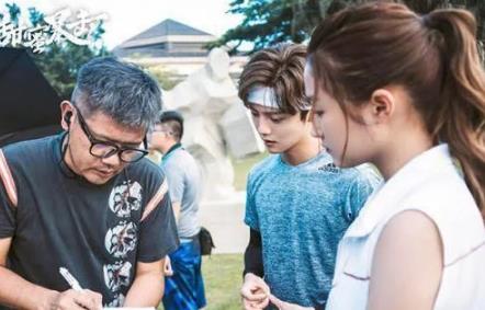 鹿晗关晓彤合作《甜蜜暴击》，剧照曝光