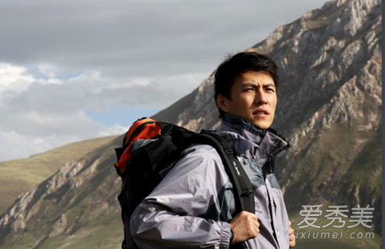 靳东为什么会靳东人设崩塌？