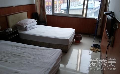 旅馆前台写一个星期8是什么意思 有什么内涵什么梗