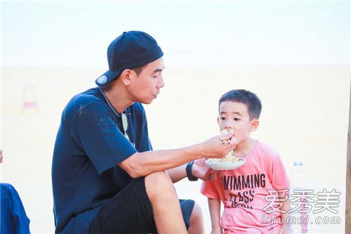 陈小春应采儿相差几岁