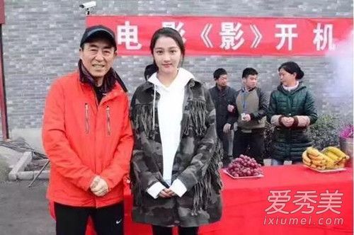 张艺谋和关晓彤是什么关系 张艺谋为何如此器重关晓彤揭秘