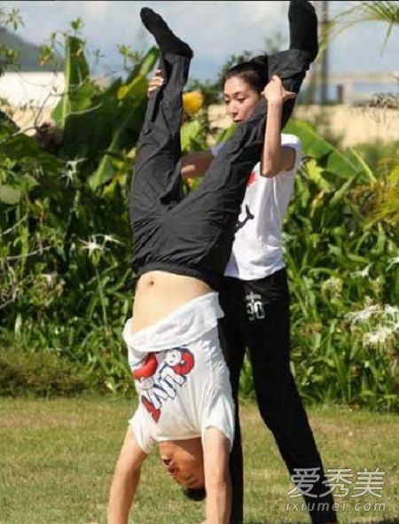 林志玲练瑜伽走光视频 林志玲露小乳黄渤视频