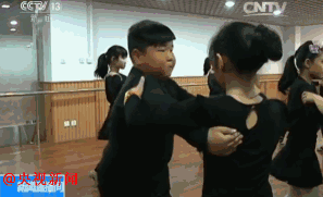 拉丁小胖何雄飞跳舞动图大全集
