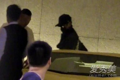 赵丽颖冯绍峰穿情侣装图片曝光 这是来真的？