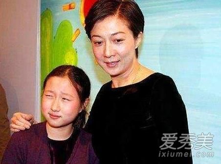 成龙为什么不认小龙女 成龙为什么不认女儿