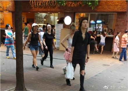 成龙女儿小龙女近照曝光 成龙女儿小龙女图片
