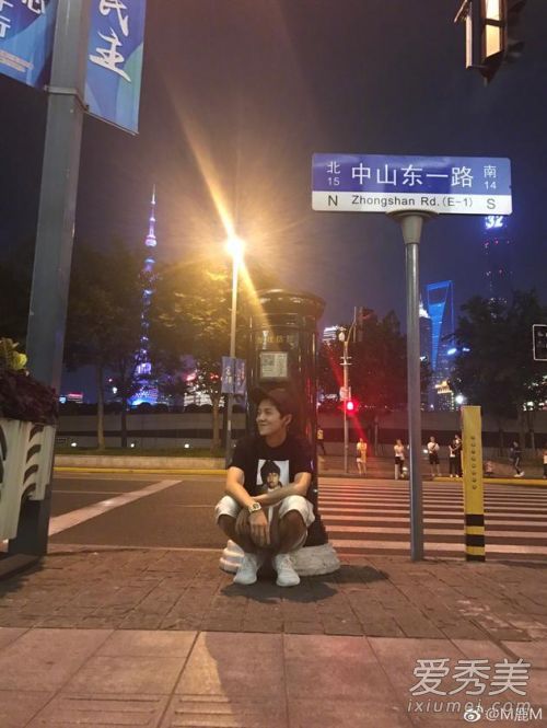鹿晗邮筒在哪 鹿晗邮筒合影在哪
