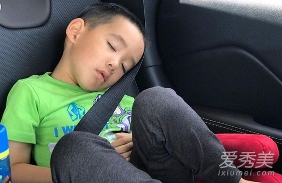 Jasper几岁了真名叫什么 陈小春儿子正面照片曝光