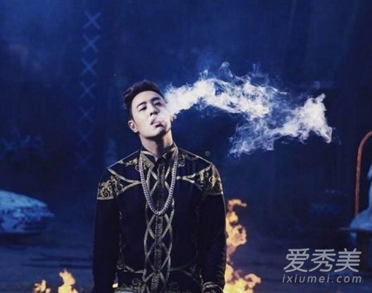 潘玮柏失眠将全部下架 房振刚是谁个人资料介绍