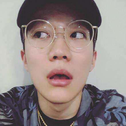 向万磁王势力低头是什么梗?