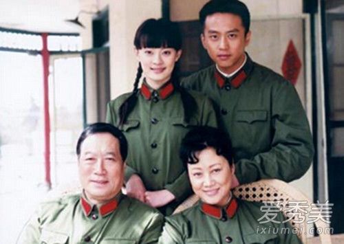 孙俪妈妈晒女儿青涩军装照,孙俪军装照片曝光