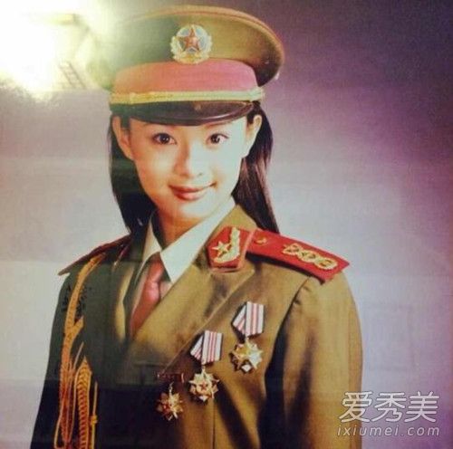 孙俪妈妈晒女儿青涩军装照,孙俪军装照片曝光