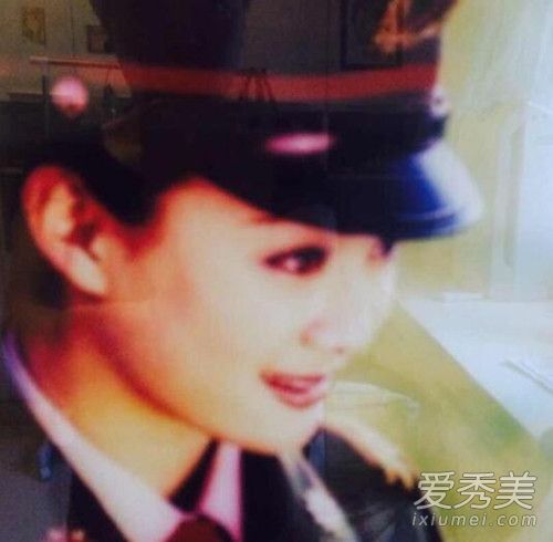 孙俪妈妈晒女儿青涩军装照,孙俪军装照片曝光