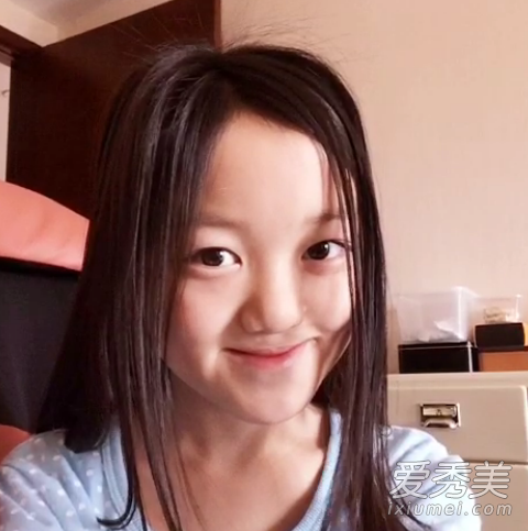 王菲带女儿李嫣同游香港 王菲女儿照片
