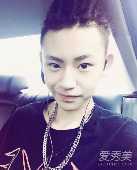中国有嘻哈小鬼直播侮辱吴亦凡并退赛 小鬼diss吴亦凡的直播