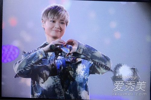 李宇春示爱歌迷图片 李宇春2018年巡回演唱到哪几个城市