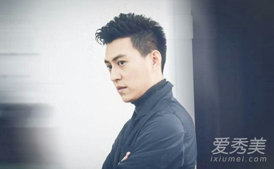 靳东为什么现在才火 都是发型的锅？