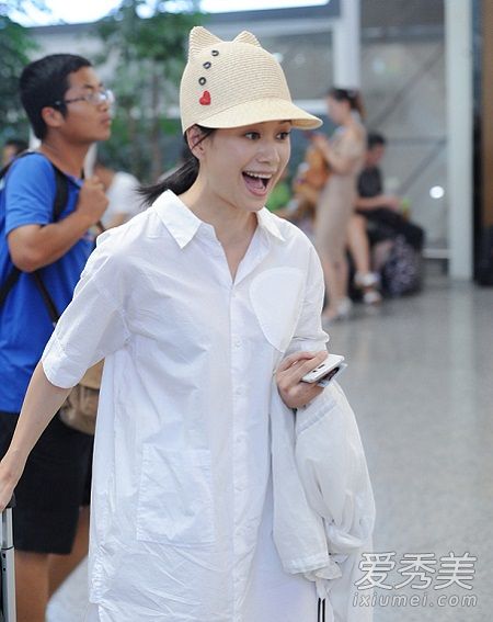 倪虹洁机场穿男友衬衫 倪虹洁是变性人吗