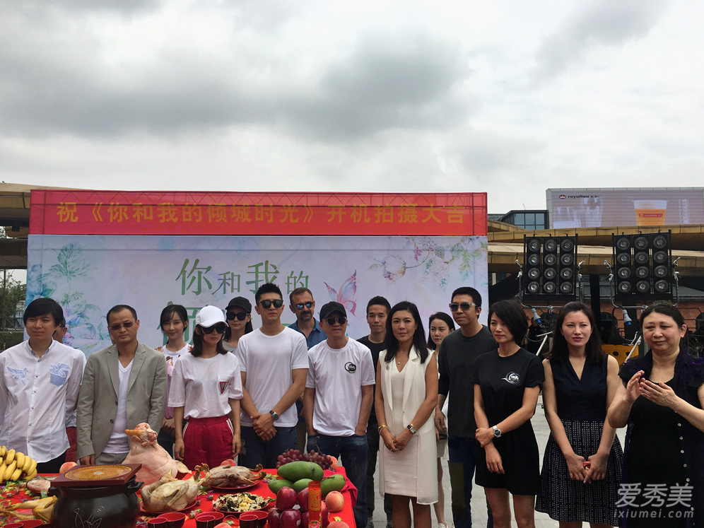 赵丽颖和金瀚主演的你和我的倾城时光在汉阳江滩热拍中