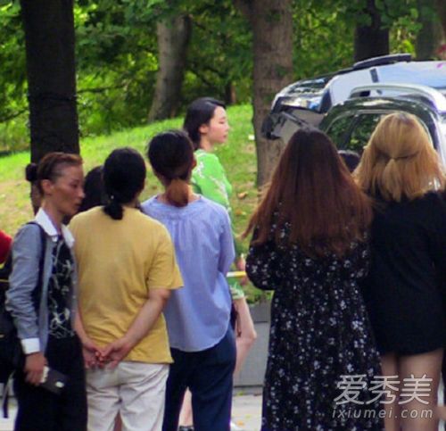 白百何现身小区拍戏 白百何拍新戏网友评价