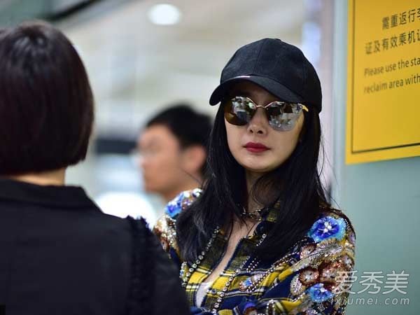 杨幂被赶出机场是怎么回事 杨幂被赶出机场现场图片