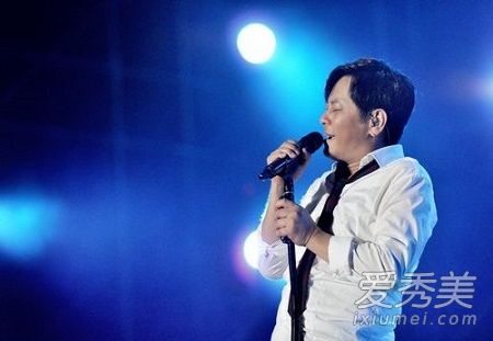 王杰无预警宣布退出歌坛：失去的嗓音已经失去了