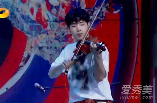快乐大本营刘宪华衣服为什么被打码？