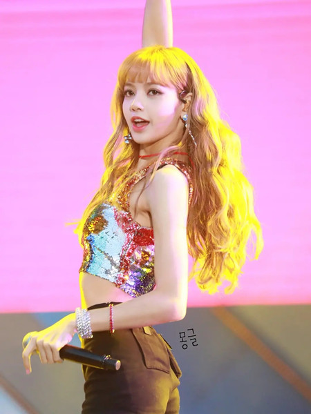 Lisa的腰围是多少  Lisa身材官方数据