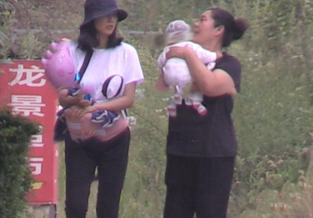 高圆圆携女探班是什么情况 高圆圆携女探班照片