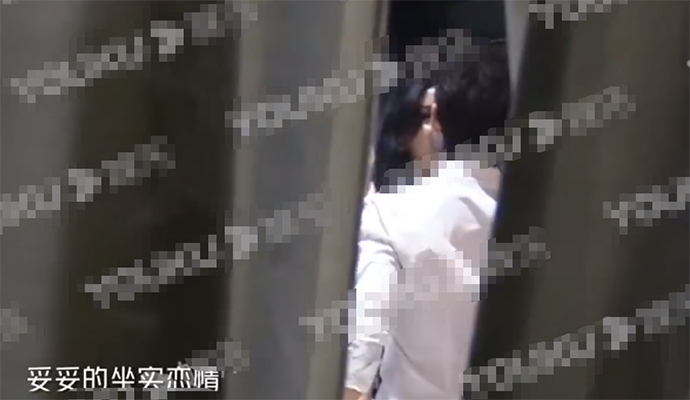 李治廷恋情曝光 为女友庆生忘拉窗帘甜蜜拥吻被拍