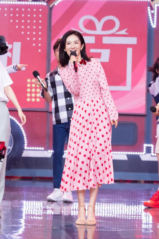 谢娜兼任央视主持 这到底是怎么回事？