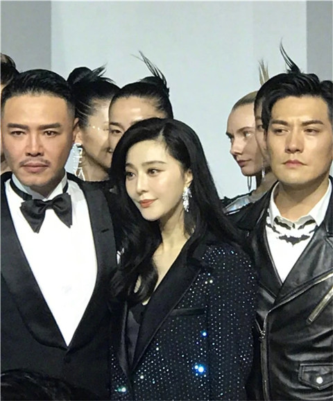 范冰冰戒指抢镜怎么回事 这是又有新欢了吗