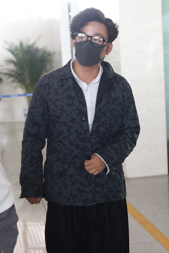 王宝强现身机场什么情况 王宝强状态怎么样
