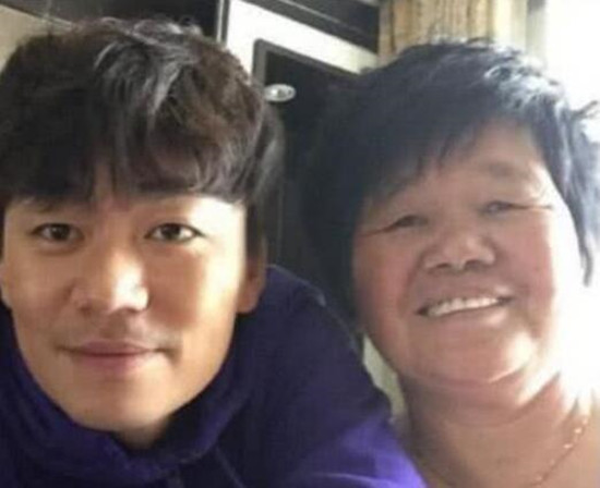 王宝强现身机场什么情况 王宝强状态怎么样