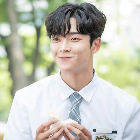 偶然发现的一天演员介绍 男二白经竟然是男演员里面最小的！