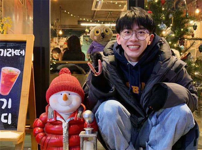 费启鸣个人资料 费启鸣家庭背景曝光年龄身高多少