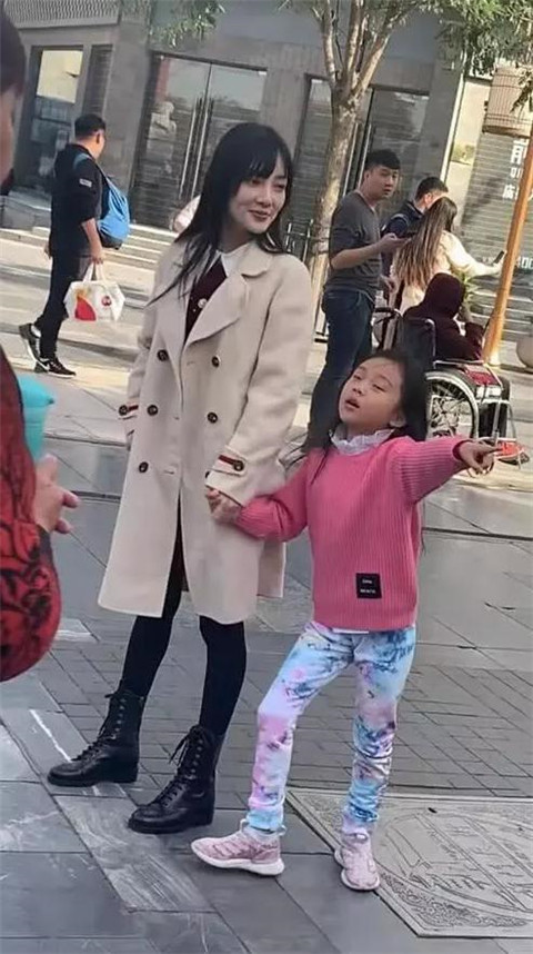 李小璐带甜馨外出怎么回事？终于真相了，原来是这样！