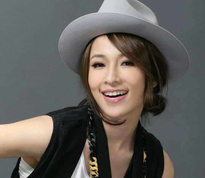 萧亚轩回应将复出 潇洒小姐萧亚轩强势重回娱乐圈网友求她出书